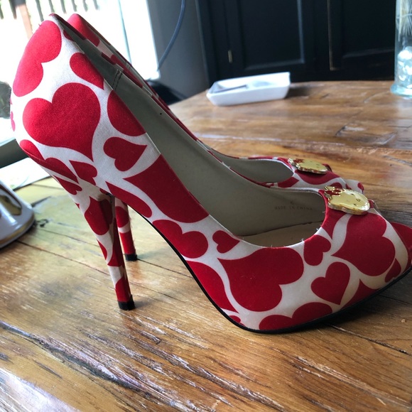 Hello Kitty Heels - Picture 3 of 12